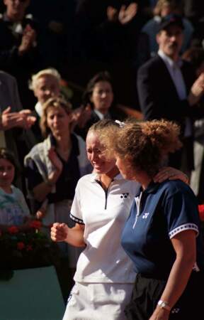 Martina Hingis en larmes dans les bras de sa mère. 