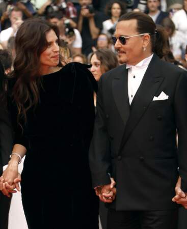 Maïwenn et Johnny Depp main dans la main sur le tapis rouge de Cannes 2023