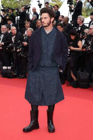 Baptiste Giabiconi sur le tapis rouge de Cannes 2023