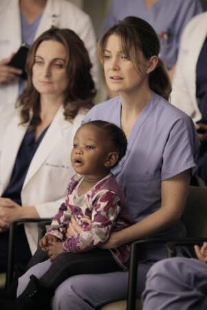 La saison 8 est aussi marquée par la naissance de la famille de Meredith et Derek avec l'adoption de Zola...