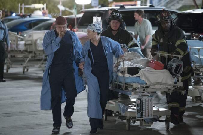 A la fin de la saison 13, un incendie se déclenche à l'hôpital. Un évènement dramatique dans lequel s'impliquera Meredith pour sauver les victimes...