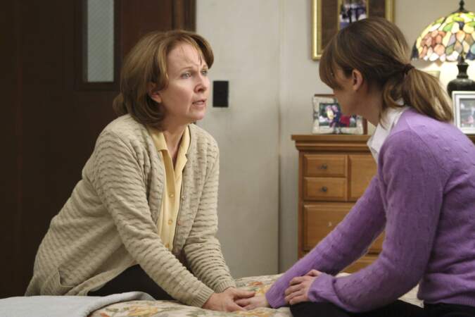 Au fil des saisons, Meredith portera souvent le lourd tribu de la relation avec sa mère. Chirurgienne de renom, on apprend rapidement que Ellis grey (Kate Burton) est atteinte de la maladie d'Alzheimer).