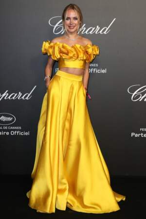 Kimberley Garner, créatrice de maillot de bain, personnalité de la télévision et actrice anglaise, s'est faite remarquée sur le tapis rouge avec sa longue robe jaune