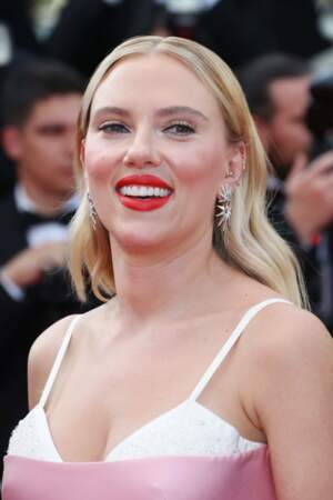 Scarlett Johansson a choisi une robe rose pour le tapis rouge 
