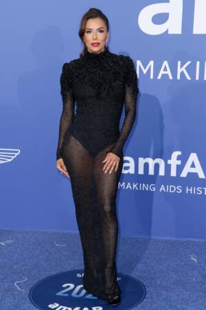 Ce jeudi 25 mai s'est tenu le Aid Gala au Festival de Cannes. Eva Longoria était présente à l'événement avec une sublime robe noir chic !