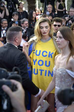 Le cri de colère de la mannequin ukrainienne Alina Baikova avant la projection de 'The Old Oak"