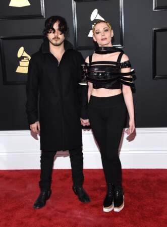 …ou sur les tapis rouges, les looks de Rose McGowan passent rarement inaperçus, comme ici en 2017 aux Grammy Awards avec le producteur Jordan Asher