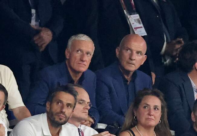 Didier Deschamps profite du match d'ouverture de la Coupe du monde de rugby avec le staff de l'Équipe de France