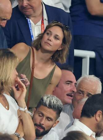 Après avoir fait le show lors de la cérémonie d'ouverture, Jean Dujardin a regardé le match avec sa femme Nathalie Péchalat