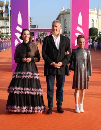 Carole Bouquet, Arnaud des Pallières et Dominique Frot au moment de leur arrivée à la cérémonie de clôture de la 49ème édition du festival du film américain de Deauville
