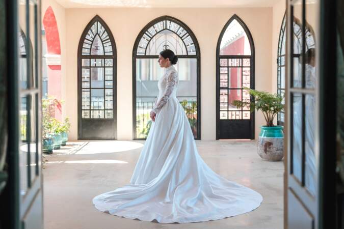 Pour son mariage, Coralie Porrovecchio a choisi une robe traditionnelle. Un bustier recouvert de dentelle et une traîne de princesse.