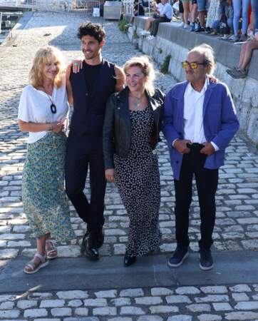 Fanny Cottençon, Vinnie Dargaud, Anne-Elisabeth Blateau et Gérard Hernandez lors du photocall de la série "Scènes de ménages" lors de la 25ème édition du Festival de la fiction de la Rochelle