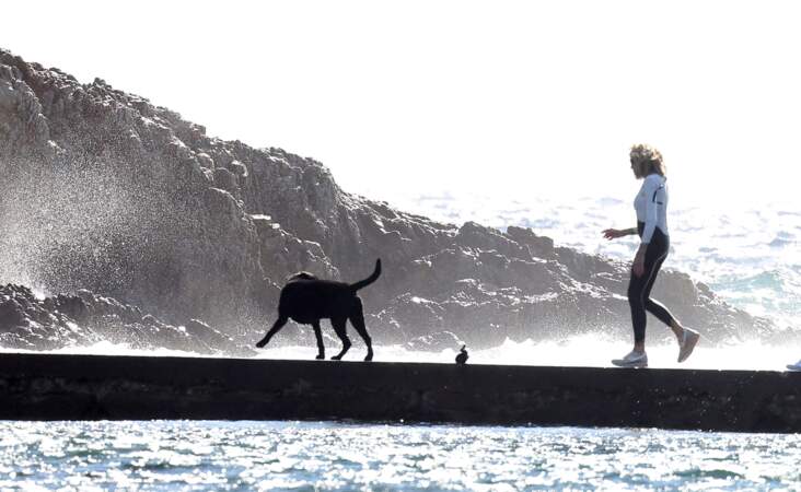 Durant l'été, elle a profité d'une journée en solo lors de ses vacances au Fort de Brégançon avec Némo, le chien du couple présidentiel