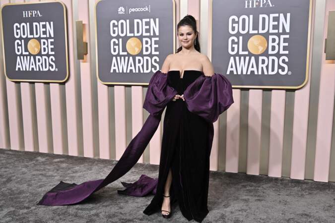 L'année 2023 commence sur les tapis rouge pour Selena Gomez, présente aux Golden Globes