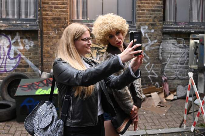 Un petit selfie avec une prostituée, qui nous dit de faire passer un message à Frankie, le frère de Winston Scott