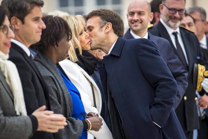Emmanuel Macron et Brigitte : retour sur leur histoire d'amour - Télé