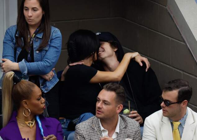 Kylie Jenner et Timothée Chalamet se sont embrassés tendrement dans les tribunes.