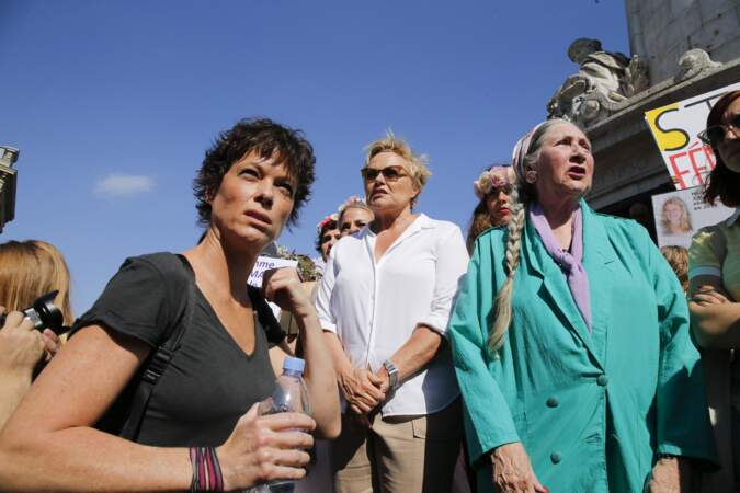 Muriel Robin et Anne Le Nen lors du rassemblement contre les violences faites aux femmes place de la République à Paris (2019).