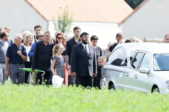 La famille s'est recueillie devant le cercueil de Gérard Leclerc. 
