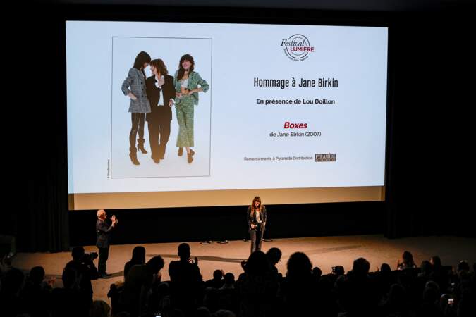 Lou Doillon présente le film Boxes réalisé par sa mère Jane Birkin lors du festival Lumière 2023 à Lyon