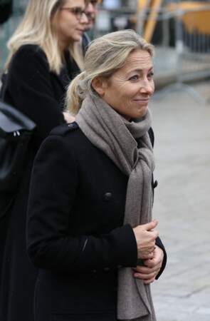 La journaliste Anne-Sophie Lapix a assisté à l'hommage national à Robert Badinter devant le ministère de la Justice sur la place Vendôme à Paris le 14 février 2024
