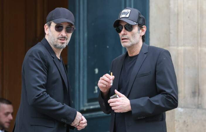 L'acteur Michaël Cohen et Anthony Delon ont été vus devant les lieux