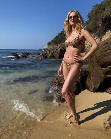 Le cadre était identique mais la température tout autre pour l'actrice Heather Graham en bikini.