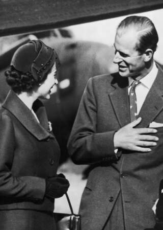 Ici le couple se retrouve à Lisbonne en février 1957 après une longue séparation  . Au cours du même mois, Elisabeth le fera prince du Royaume-Uni de Grande-Bretagne et d'Irlande du Nord 