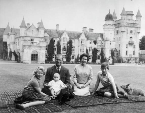 Le 19 février 1960, la famille s'agrandie avec la naissance du prince Andrew