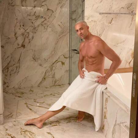 Un peu comme Maxime Dereymez sous sa serviette de bain... Graou ! 