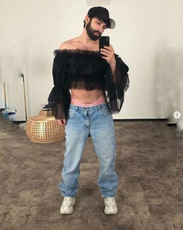 Et Conchita Wurst tente de faire revenir la tendance du string et pantalon taille basse. Nous, on dit "nein", désolé.