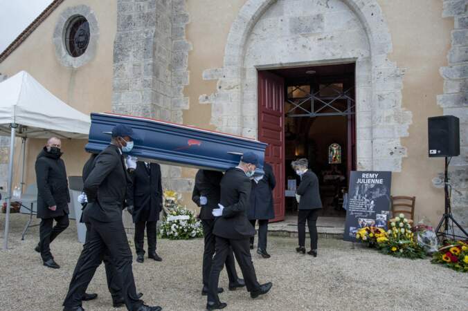 Les obsèques de Rémy Julienne ont eu lieu à l'église de Cepoy, village du Loiret qui l'a vu naître et où il vivait toujours