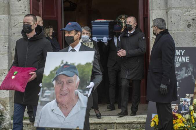 Le cascadeur Rémy Julienne a été inhumé ce vendredi 29 janvier 2021, une semaine après son décès des suites du Covid-19 à l'âge de 90 ans