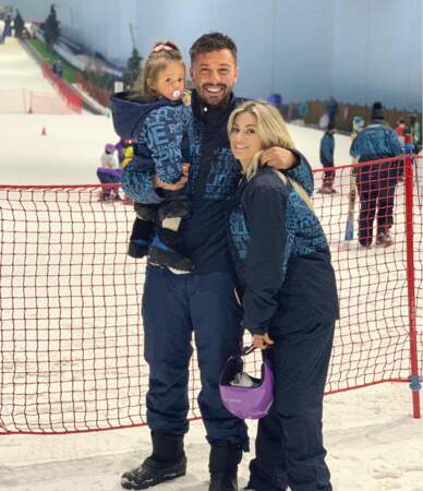 Carla Moreau et Kevin Guedj, eux, profitent de leur voyage à Dubaï pour faire plein d'activités. L'occasion pour Ruby "d'aller" pour la première fois au ski !