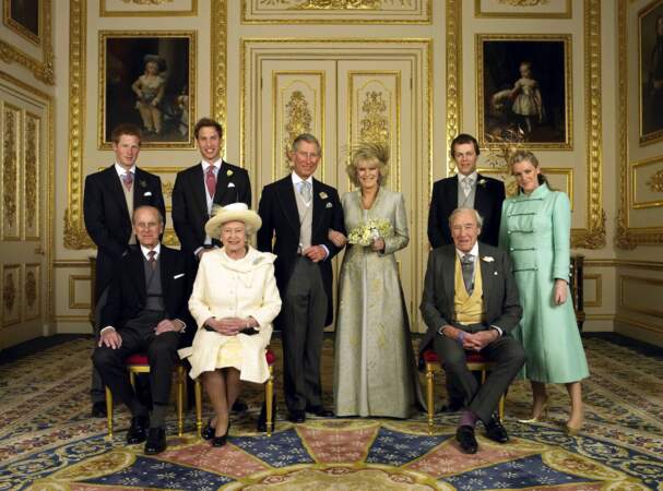 Le prince Philip a toujours su pour la relation secrète de son fils Charles avec Camilla Parker Bowles. Le 9 avril 2005 Charles officialisera enfin cette relation de plus de 40 ans ! 