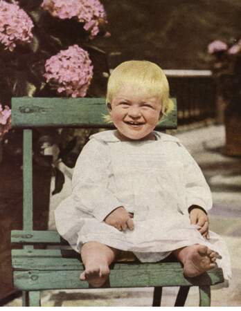 Le Prince Philippe de Grèce est né à Corfou, en Grèce, le 10 juin 1921.
Il est ici âgé de 14 mois