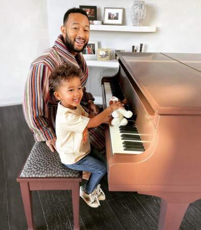 Pause piano pour John Legend et son adorable Miles.