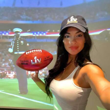 Nicole Scherzinger était bien équipée pour visionner le Super Bowl ce dimanche.