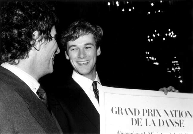 Il reçoit la même année le Grand prix national de la Danse à Paris, à ses côtés Jack Lang, ministre de la Culture de l'époque