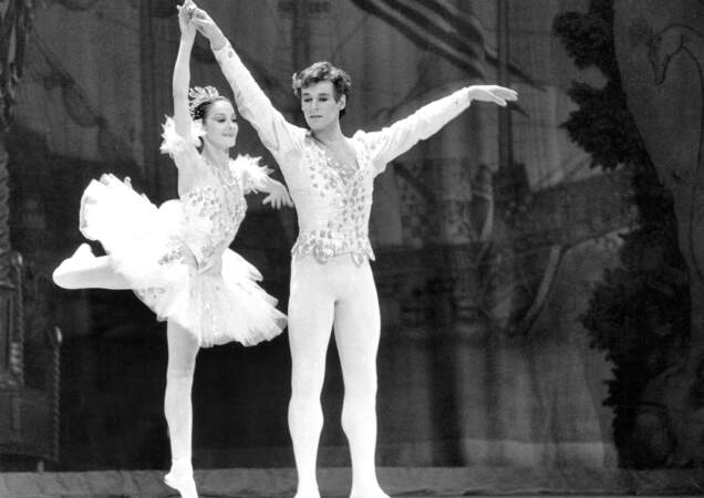 Il danse avec Noëlla Pontois en 1982 dans le ballet Casse-Noisette 
