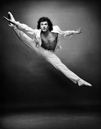 Patrick Dupond est nommé danseur étoile à l'Opéra de Paris le 30 août 1980. Il a 21 ans.