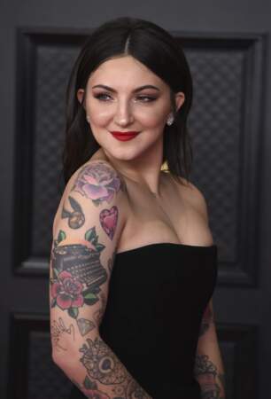 Julia Michaels, elle, a dévoilé ses nombreux tatouages dans une robe bustier.