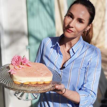 Allez, on vous laisse : on doit aller goûter ce merveilleux gâteau rose-litchi préparé par Vanessa Demouy.