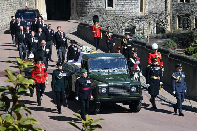 La famille royale derrière le cercueil du prince Philip 