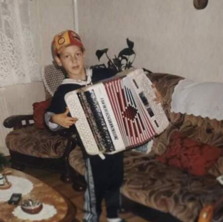 Claudio Capéo, déjà un pro de l'accordéon.