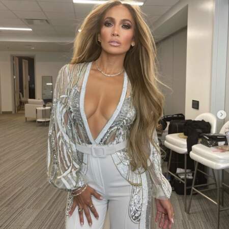 Jennifer Lopez était juste divine dans les coulisses du concert Vax Live.