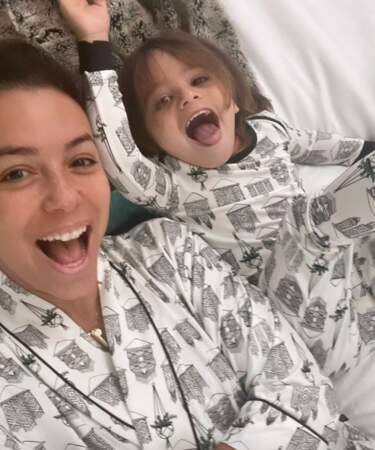 Et Eva Longoria et son fils Santi ont enfilé des pyjamas assortis. 