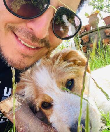 Selfie maître et chien pour Vincent Niclo et Scotty.