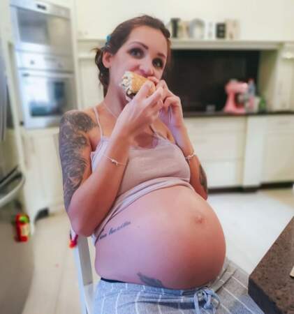 Junk-food réconfortante pour la future maman Julia Paredes.