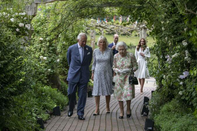 La reine Elizabeth II, accompagnée du prince Charles, de Camilla Parker Bowles, du prince William et de Kate Middleton au sommet du G7.
